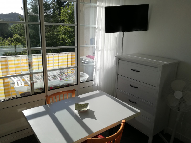 coin repas + balcon - © DR COLMONT Jean-Marie coin repas + balcon